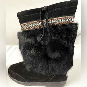 Minnetonka Apres Ski Boots. Size 8. Black. Faux Fur. NWOT